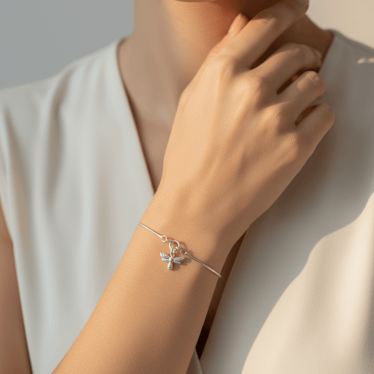 Luxury bee bracelet with small charm